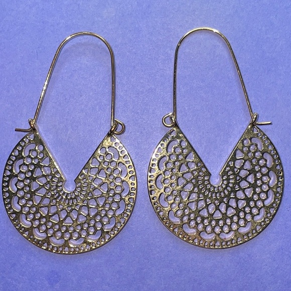 Bundle of 9 Pairs of Assorted Pierced Earrings - Picture 3 of 10